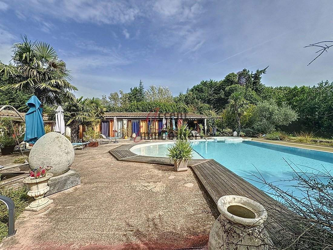 House in Orgon, Provence-Alpes-Côte d'Azur, France 1 - 15689964