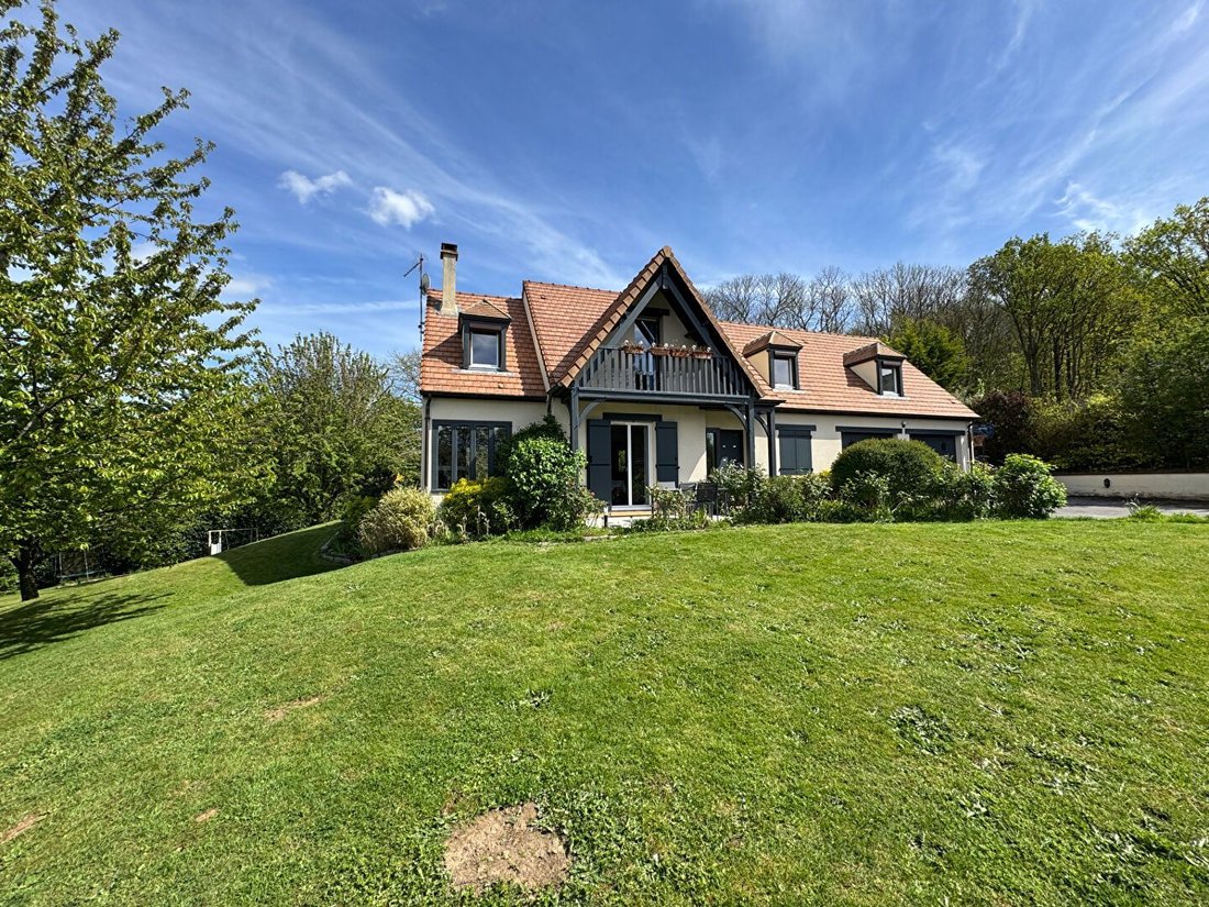 House in Bazoches-sur-Guyonne, Ile-de-France, France 1 - 17649895