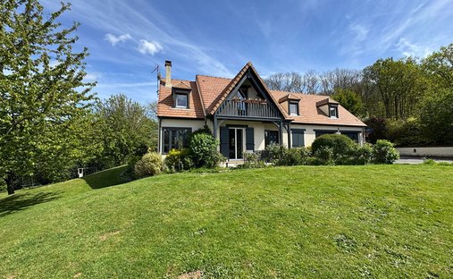 House in Bazoches-sur-Guyonne, Ile-de-France, France 1