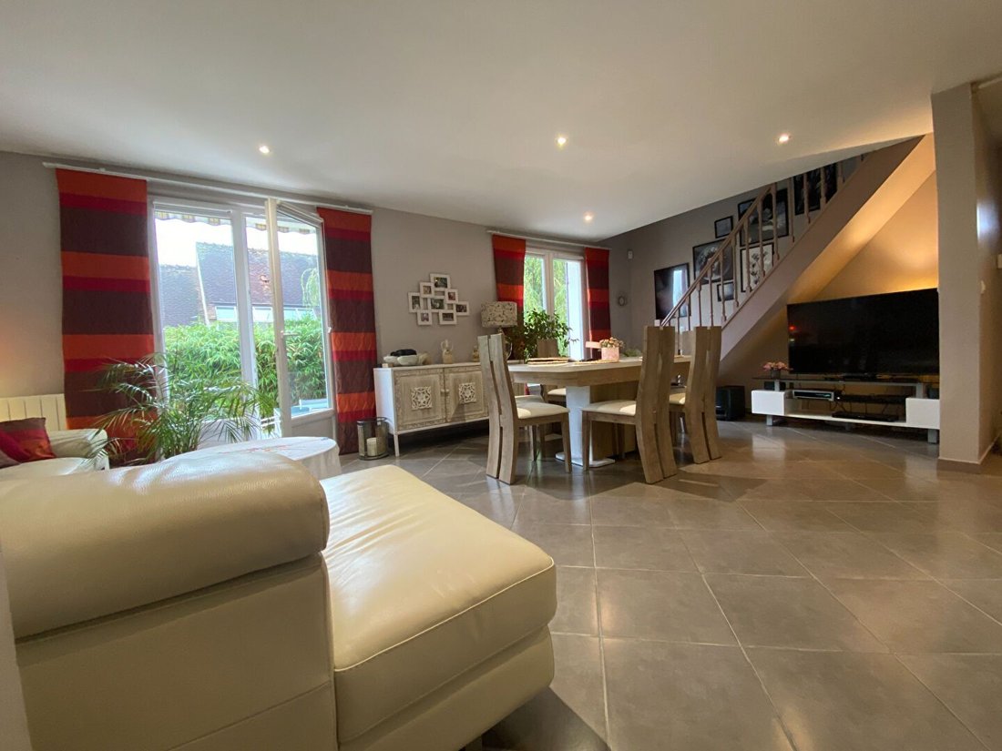 House in Montfort-l'Amaury, Ile-de-France, France 4 - 17799353