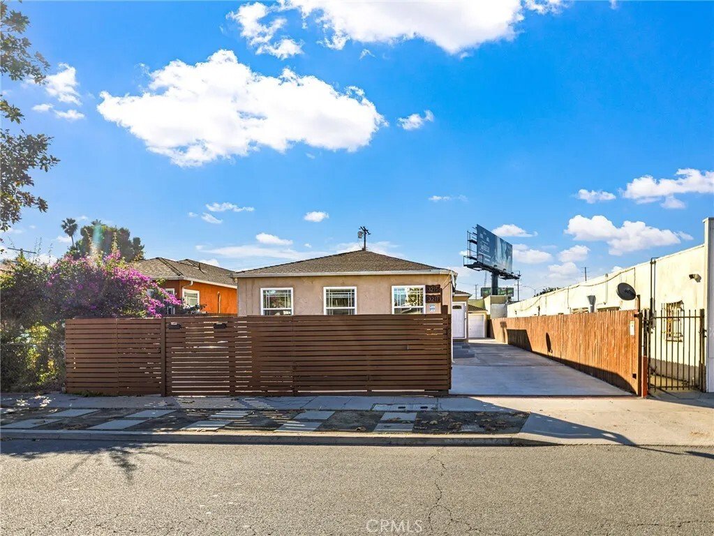 Los Angeles, California, United States 2 - 17357041