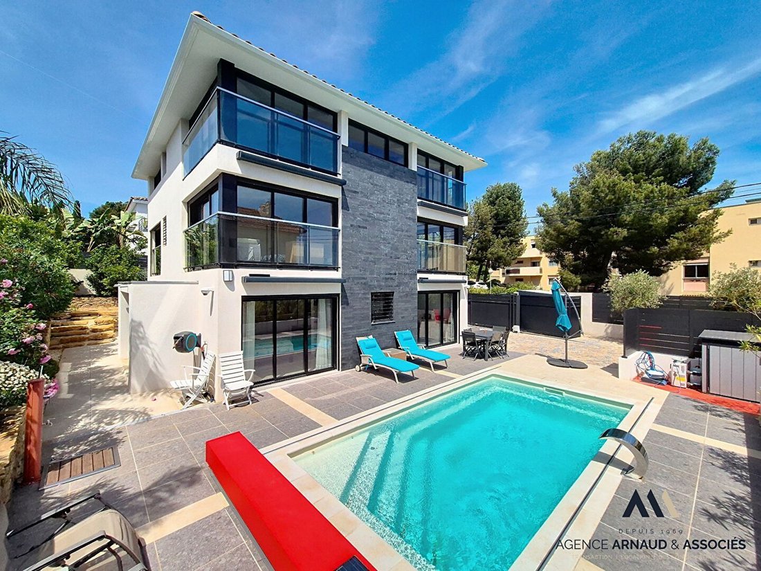 Villa in Bandol, Provence-Alpes-Côte d'Azur, France 1 - 15768658