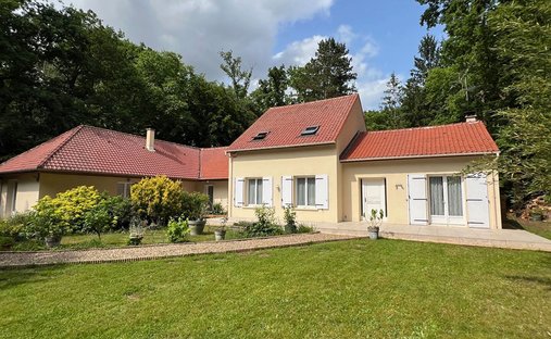 House in Ouest, Lamorlaye, France 1