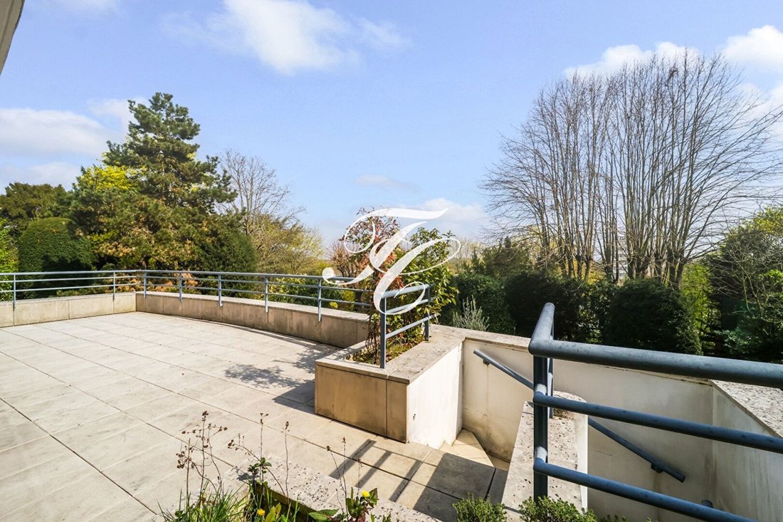 Apartment in Saint-Cloud, Ile-de-France, France 3 - 17549632
