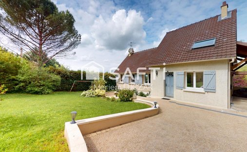 House in Bas, Maule, France 1