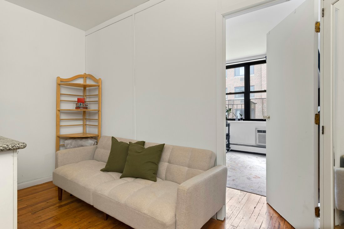 House in New York, New York, United States 4 - 17813613