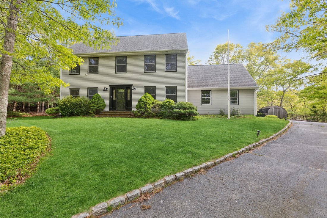 Hampton Bays, New York, United States 1 - 17930051