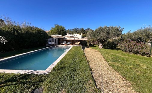 House in Zone Est Diffuse, Saint-Tropez, France 1
