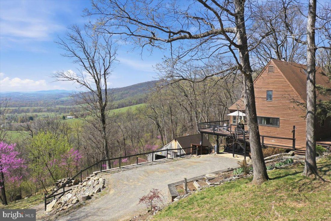 Bluemont, Virginia, United States 2 - 17927841