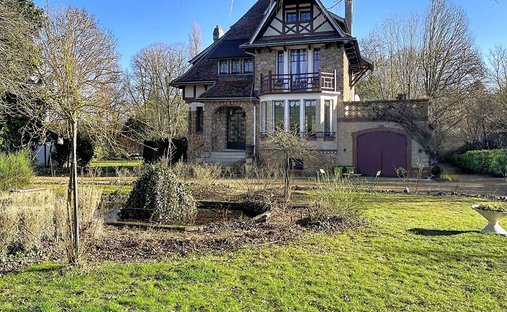 House in Le Bourg et le Hameaux, Beynes, France 1