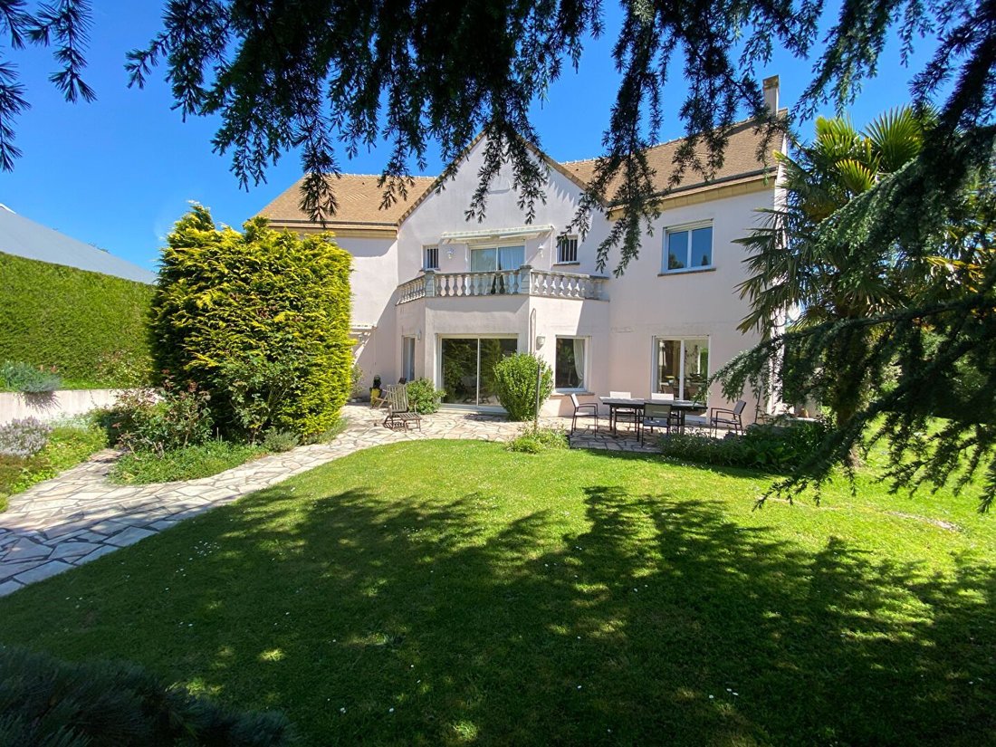 House in Montfort-l'Amaury, Ile-de-France, France 1 - 17367063