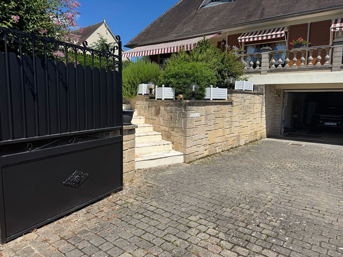 House in Villers-Saint-Frambourg, Villers-Saint-Frambourg-Ognon, France 2 - 16461339