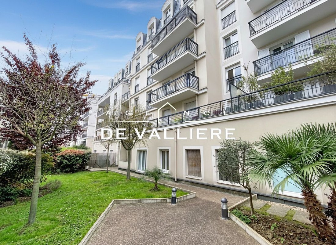 Apartment in Puteaux, Ile-de-France, France 1 - 17565878