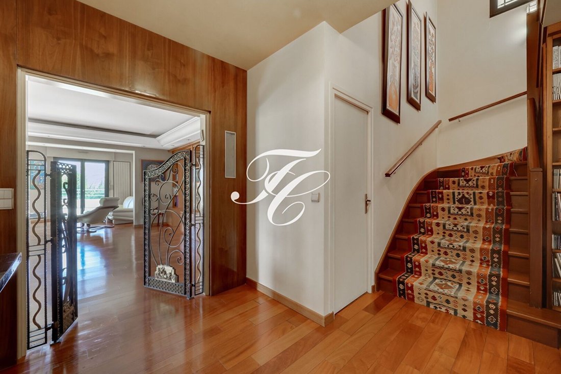 Apartment in Saint-Cloud, Ile-de-France, France 4 - 17549632