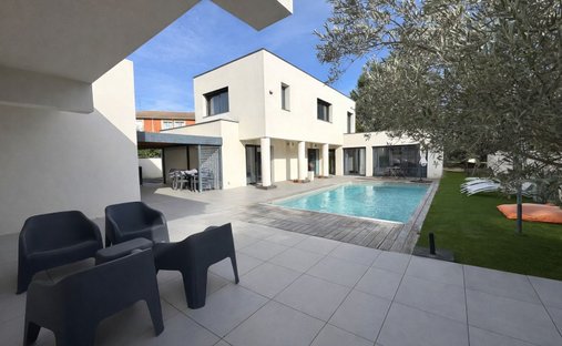 House in Saint Cyprien, Toulouse, France 1