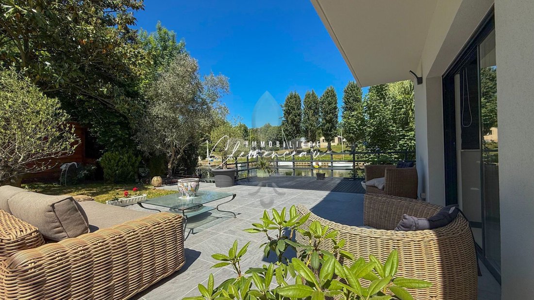 House in Vaux-sur-Seine, Ile-de-France, France 1 - 16066416