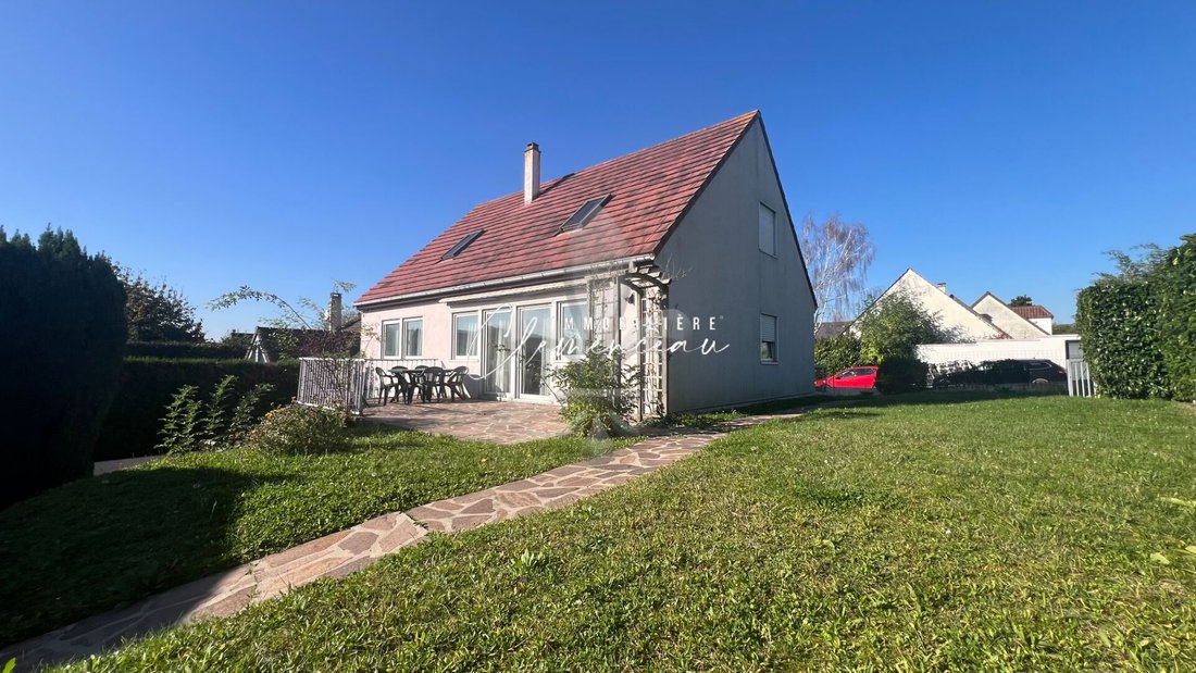 House in Orgeval, Ile-de-France, France 1 - 16577843