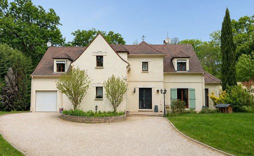 House in Ouest, Lamorlaye, France 1