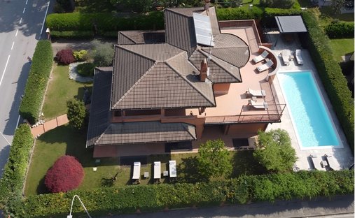 Villa in Santa Corinna, Lombardy, Italy 1