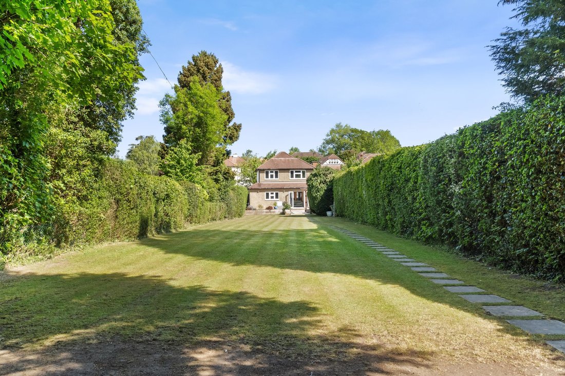 House in Nork, Reigate and Banstead, England 3 - 17932739
