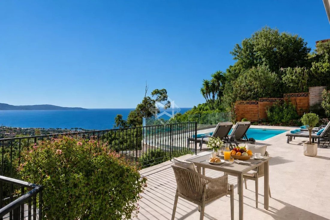 Villa in Nord, Cavalaire-sur-Mer, France 1 - 17902613