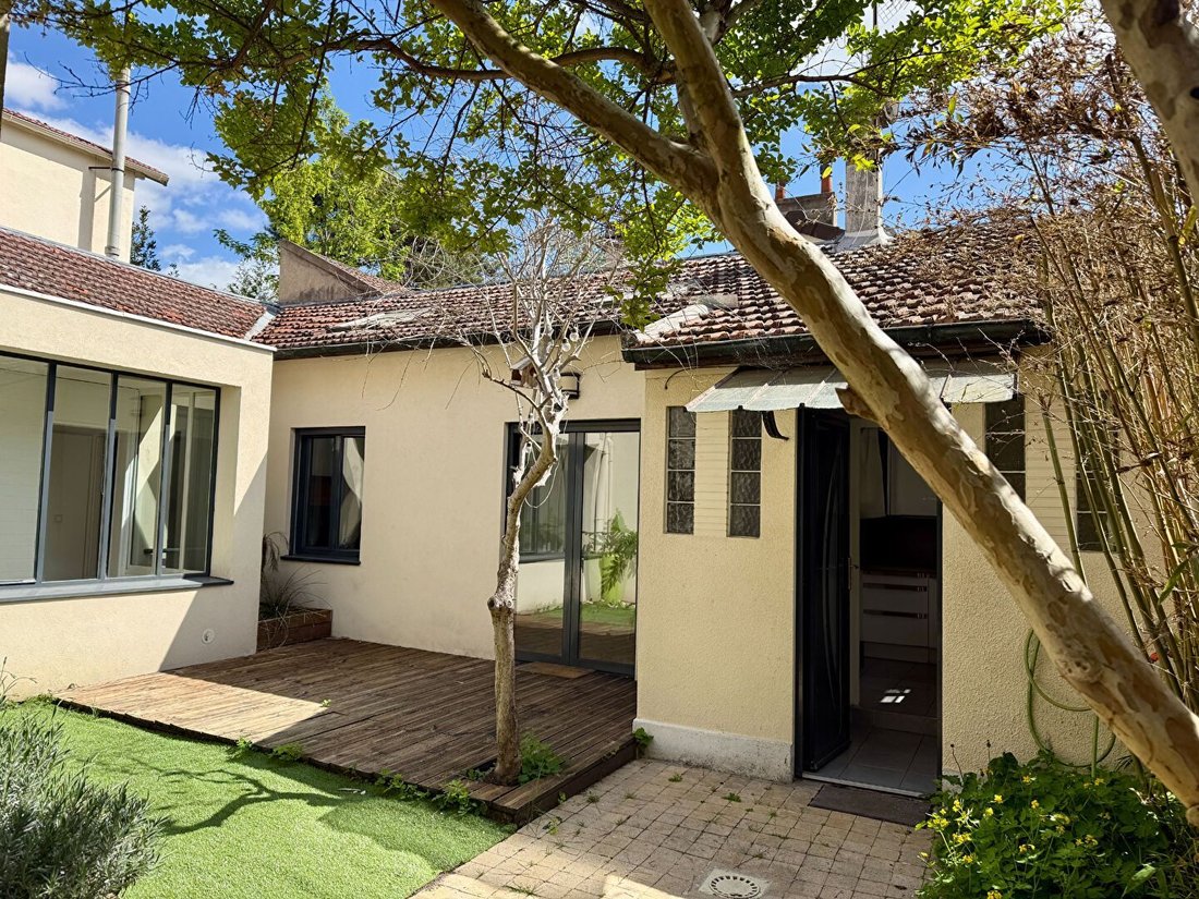 House in Bois-Colombes, Ile-de-France, France 1 - 17094441