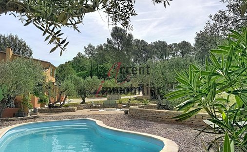 Maison à Cuges-les-Pins, Provence-Alpes-Côte d'Azur, France 1