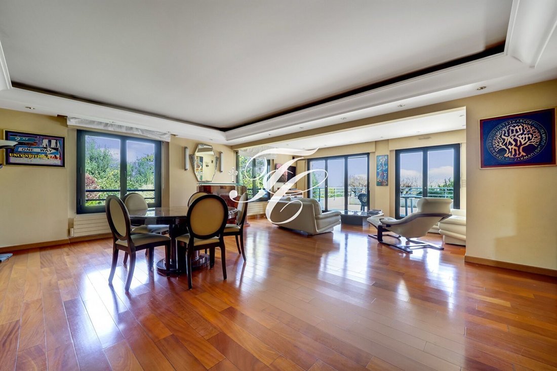 Apartment in Saint-Cloud, Ile-de-France, France 5 - 17549632