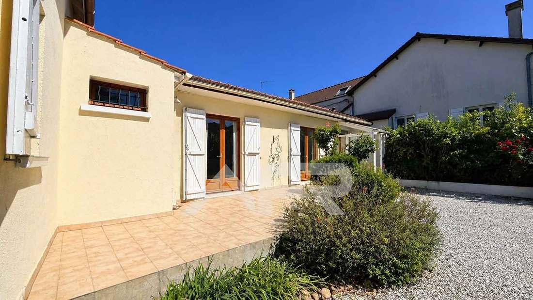 House in Chatou, Ile-de-France, France 4 - 17829013