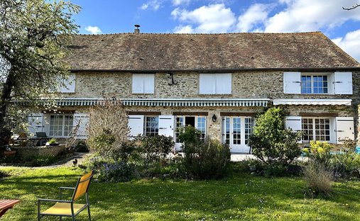 House in Tacoignieres, Ile-de-France, France 1
