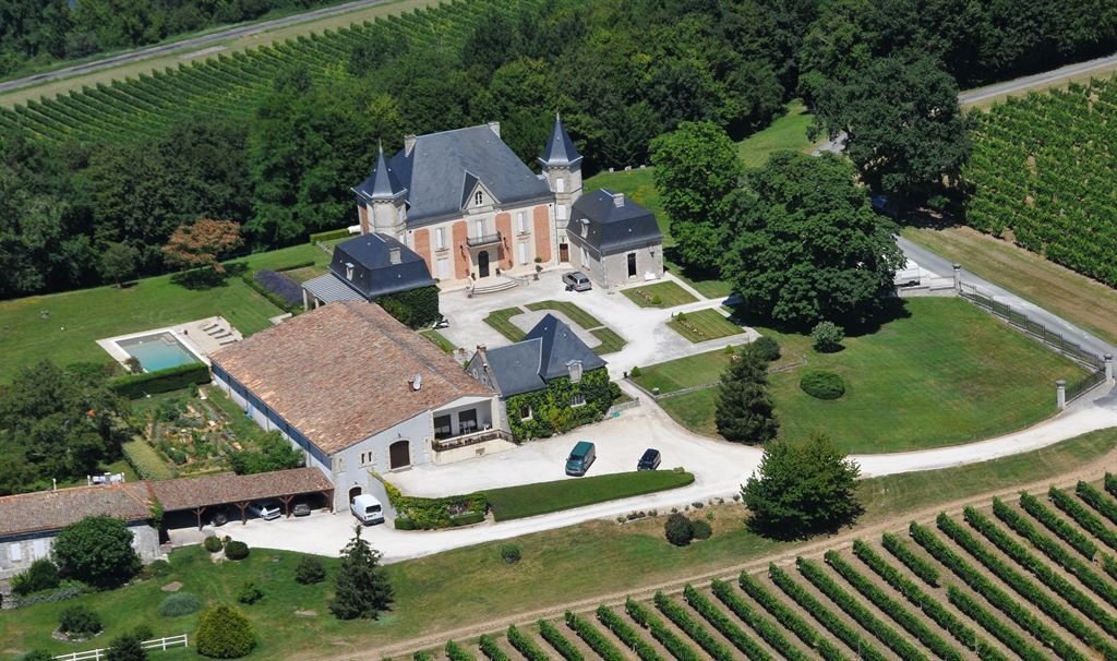 Farm Ranch in Sainte-Foy-la-Grande, Nouvelle-Aquitaine, France 2 - 12564869