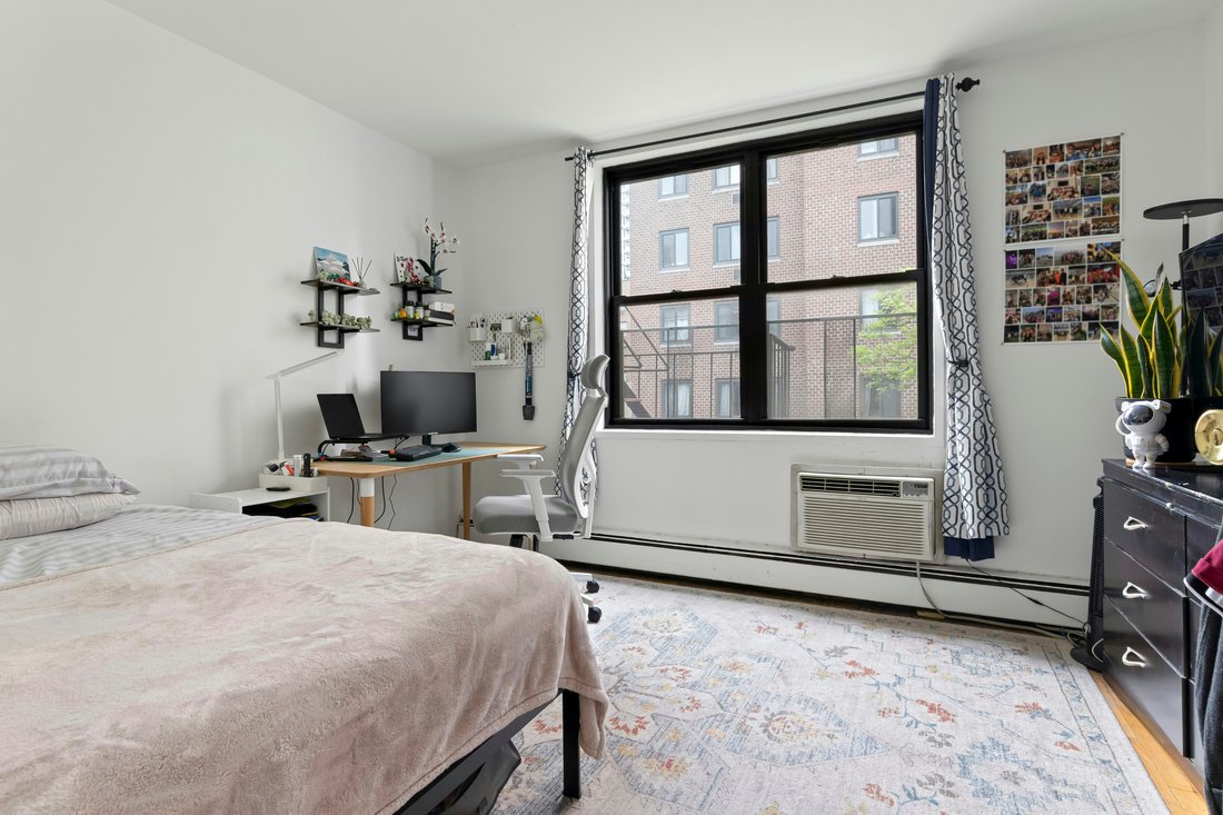House in New York, New York, United States 1 - 17813613
