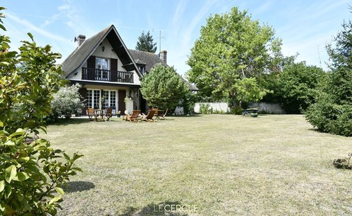 Casa a Ouest, Lamorlaye, Francia 1