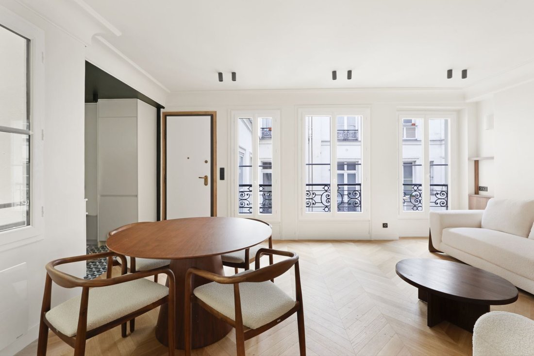 Apartment in Palais Royal, Paris 1er Arrondissement, Paris 3 - 17901879