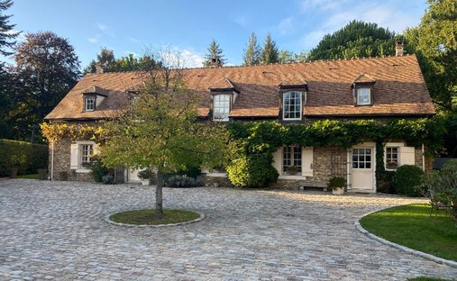 House in Montfort-l'Amaury, Ile-de-France, France 1