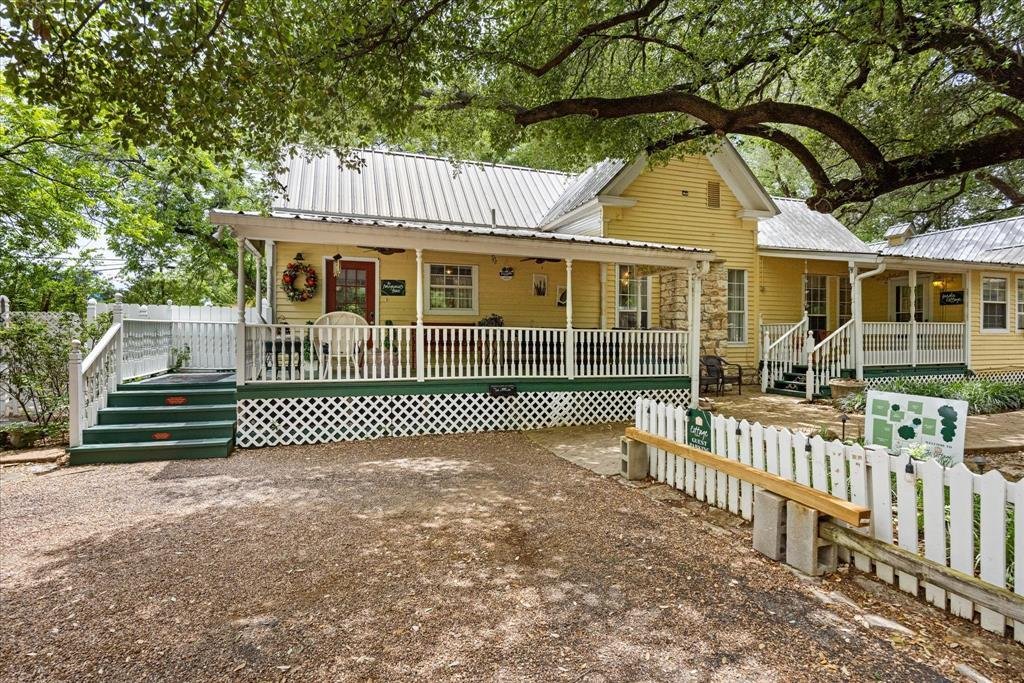 Granbury, Texas, United States 4 - 17592417