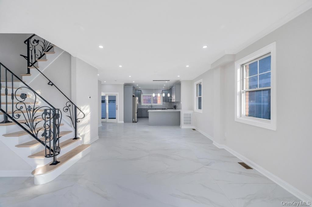House in North New Hyde Park, New York, United States 5 - 17929433