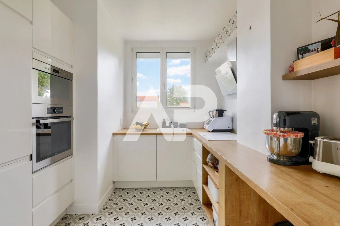 Apartment in Suresnes, Ile-de-France, France 4 - 16066482