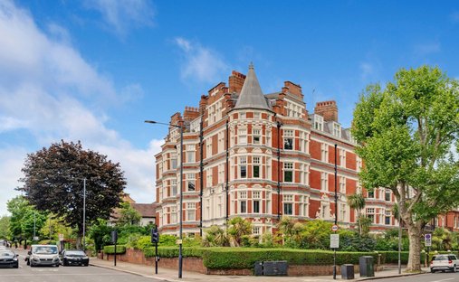 Townhouse in West Hampstead, Camden, England 1