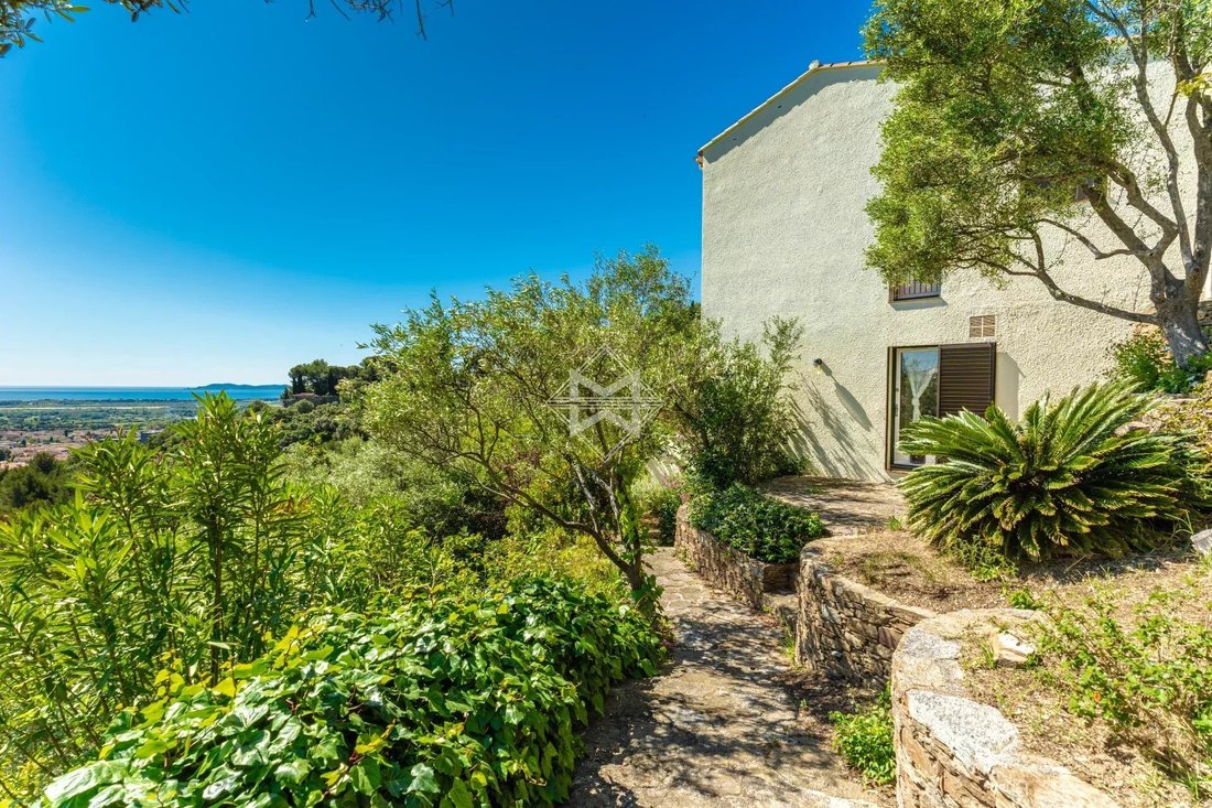 Villa in Hyeres, Provence-Alpes-Côte d'Azur, France 2 - 17930728