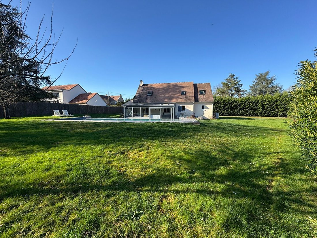 House in Montfort-l'Amaury, Ile-de-France, France 2 - 17367059