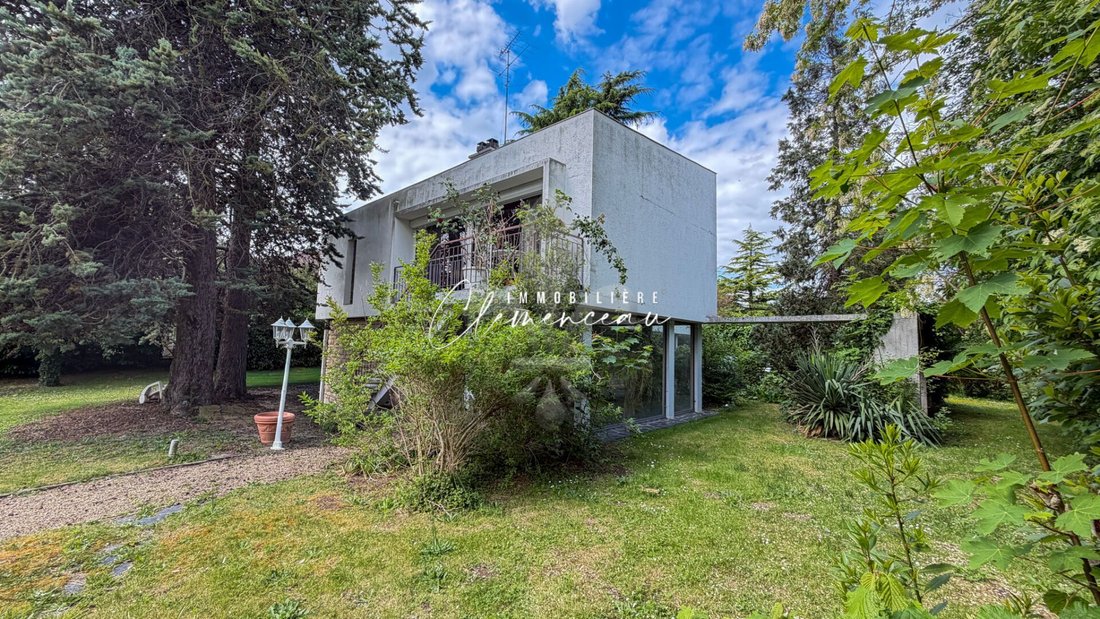 House in Poissy, Ile-de-France, France 1 - 17882863