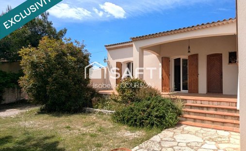 House in Centre, Saint-Mitre-les-Remparts, France 1