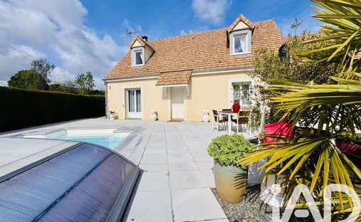 House in Maulette, Ile-de-France, France 1
