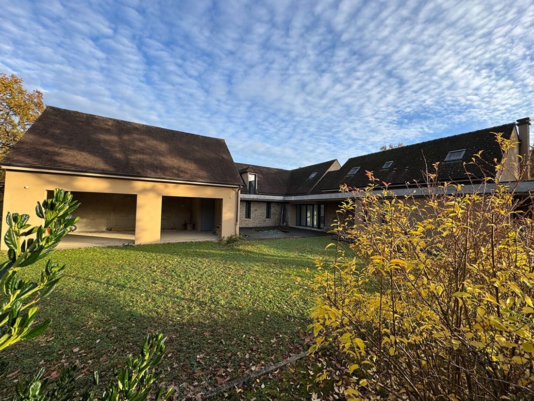 House in Les Mesnuls, Ile-de-France, France 2 - 16715506
