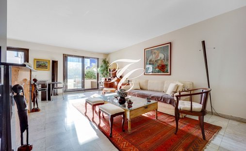 Apartment in Centre Ville, Suresnes, France 1