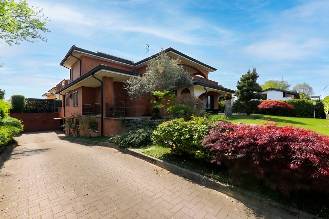 Villa in Santa Corinna, Lombardy, Italy 4 - 17941309