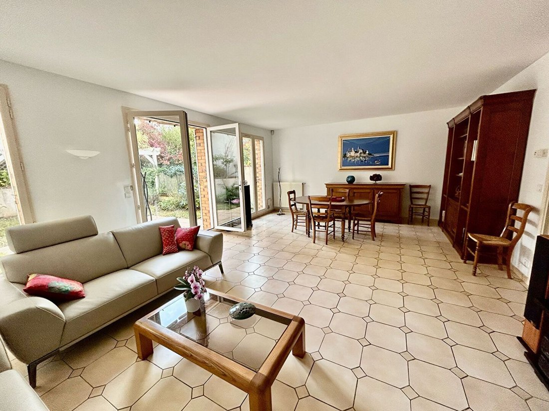 House in Côte Saint Louis, Garches, France 3 - 16099327
