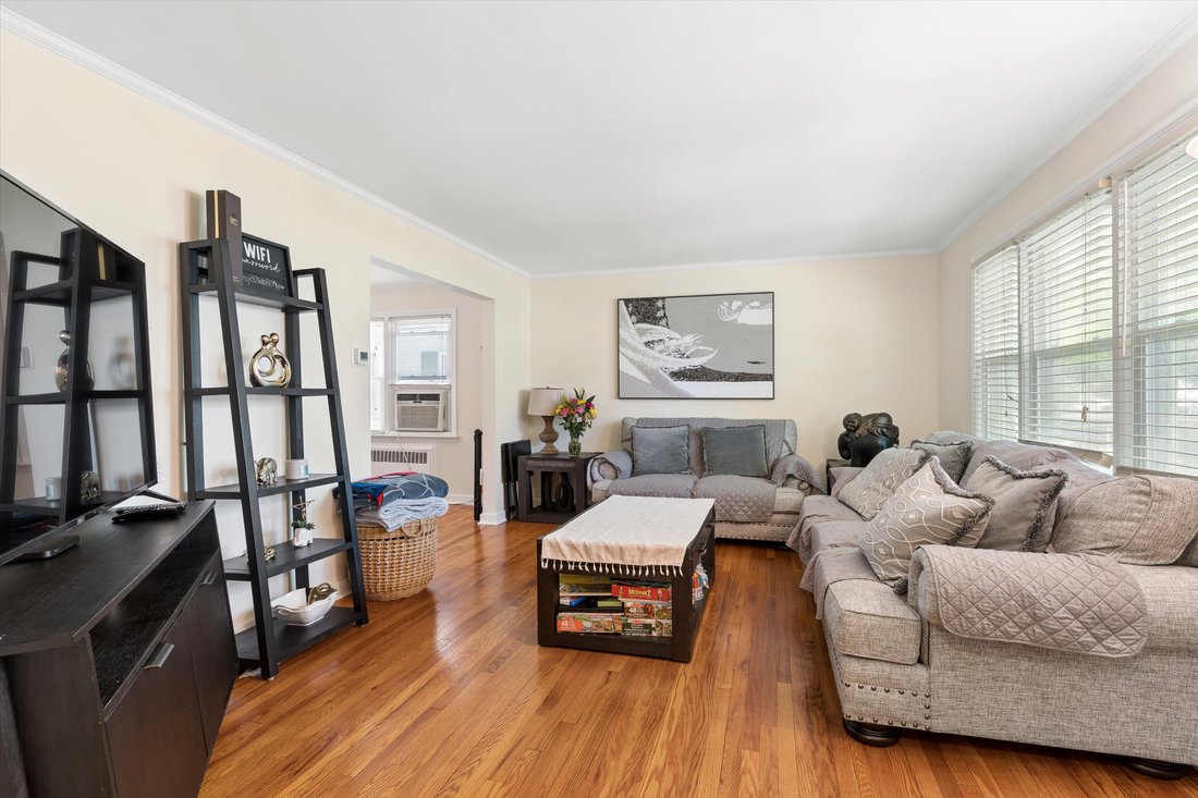 Apartment in North New Hyde Park, New York, United States 4 - 17929456