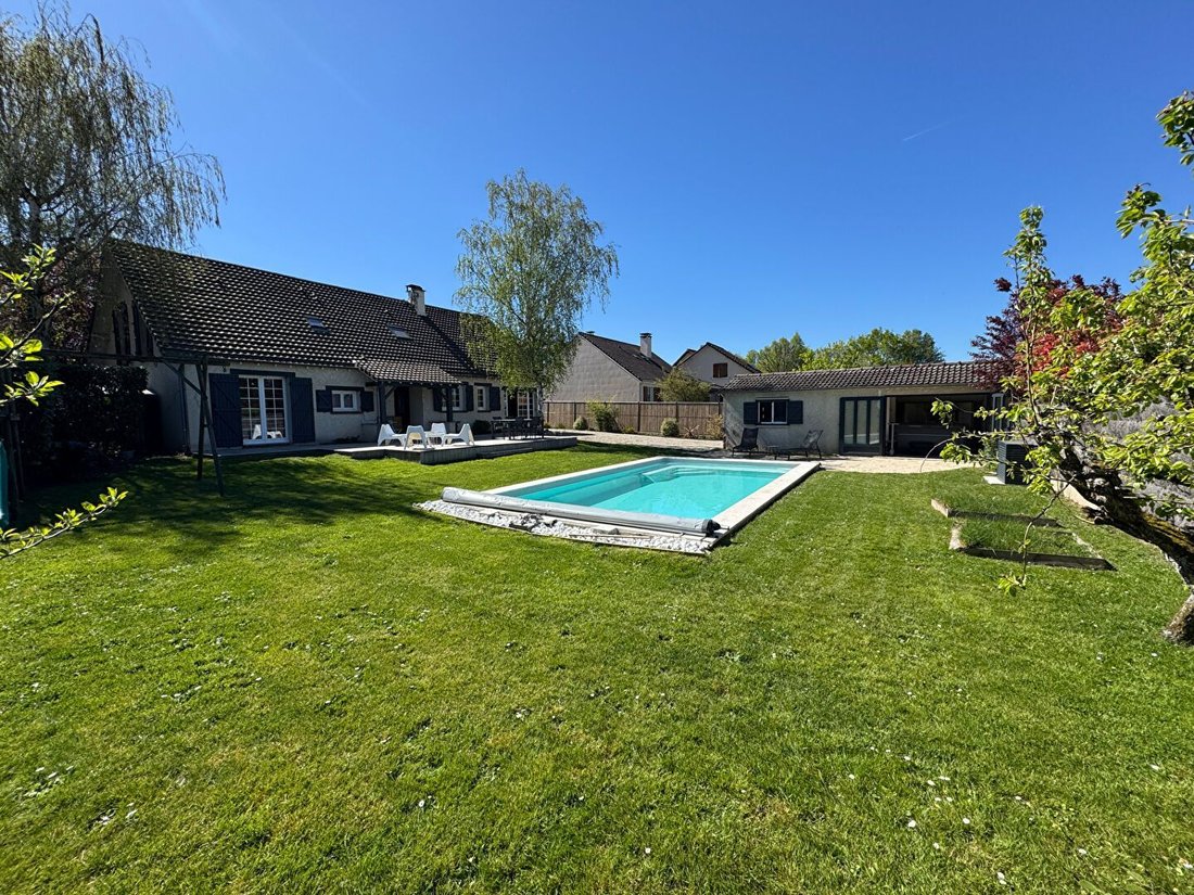 House in Mere, Ile-de-France, France 1 - 17508944